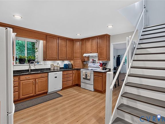 5th image of 310 Crestfield Ct