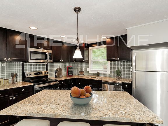3rd image of 25 Woodland Dr
