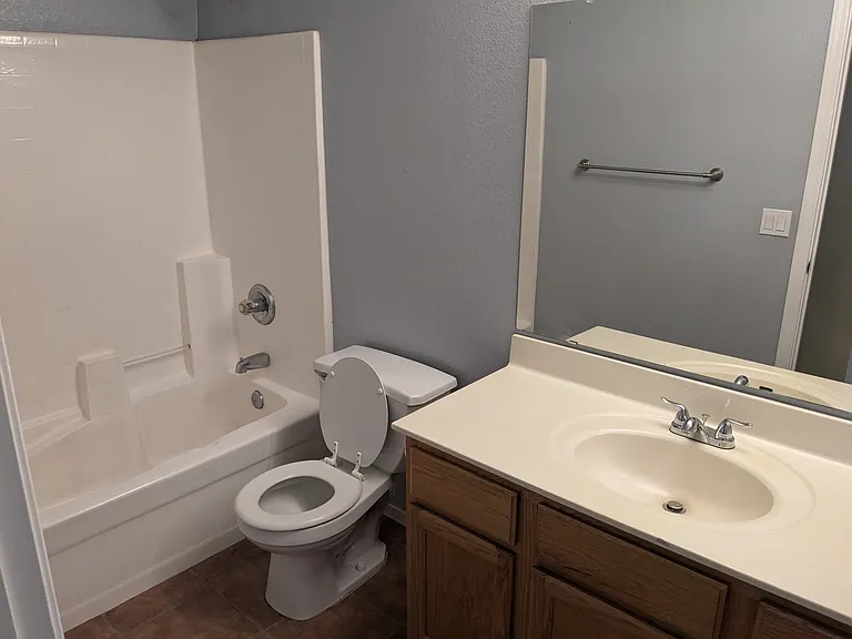 610 S Voyager Dr — Photo 11
