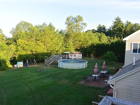 Big Backyard w/pool