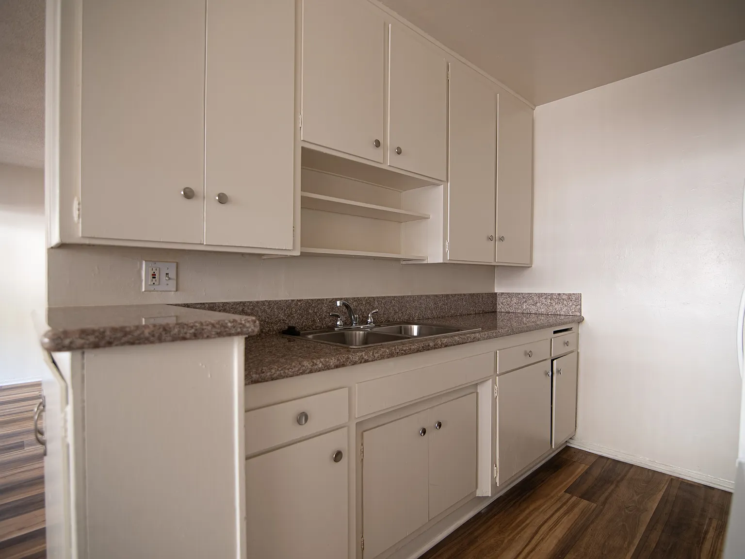 Vine Street Apartments — Photo 3