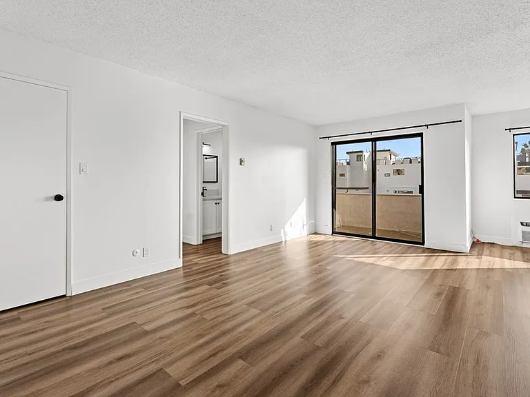 1332 N Vista St — Photo 4
