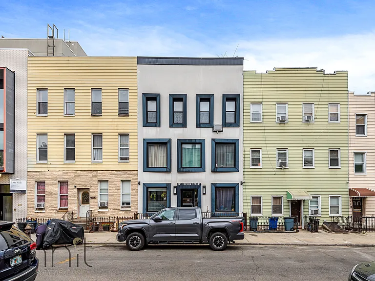 241 Devoe St #2R — Photo 17