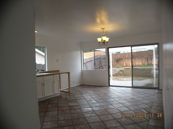 Huge eat-in kitchen!!!