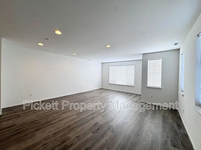 10001 Kings Landing Ave NW — Photo 9