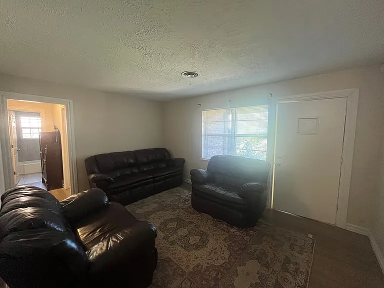 1331 W Hayes St — Photo 8