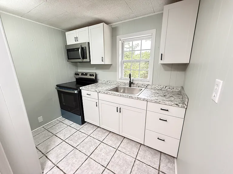 118 Nancy St #2 — Photo 5