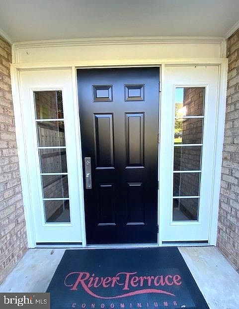 1st image of 1523 Colonial Dr