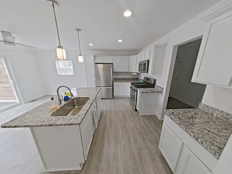 15894 Camperdown Ave — Photo 4