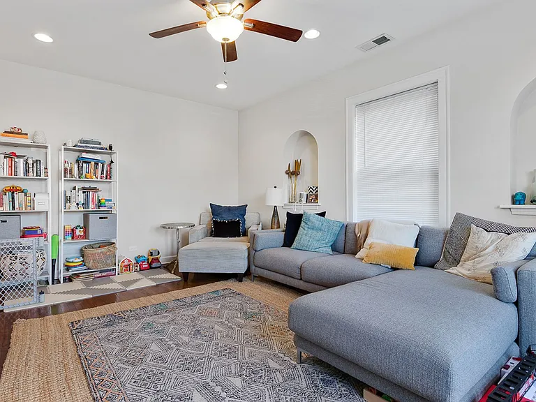 1822 W Leland Ave — Photo 2