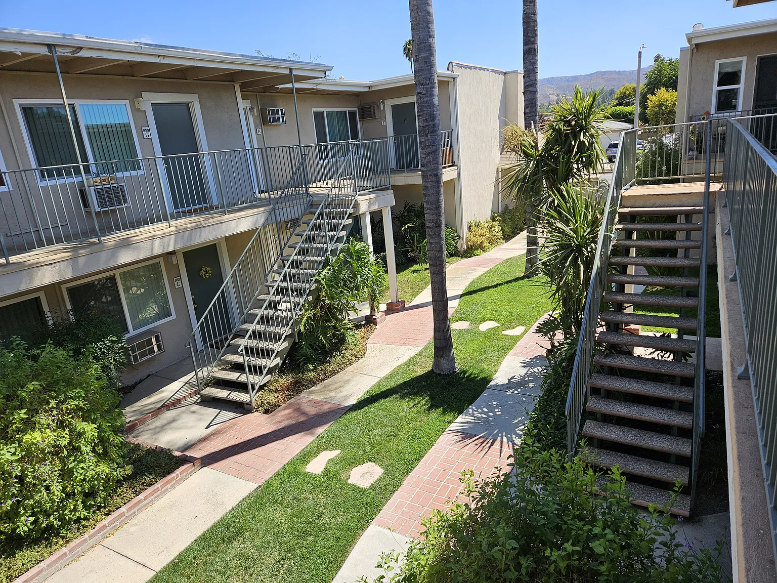 943-959 Ventura Ave — Photo 3