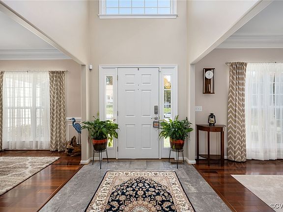 3rd image of 18 Towering Oaks Dr