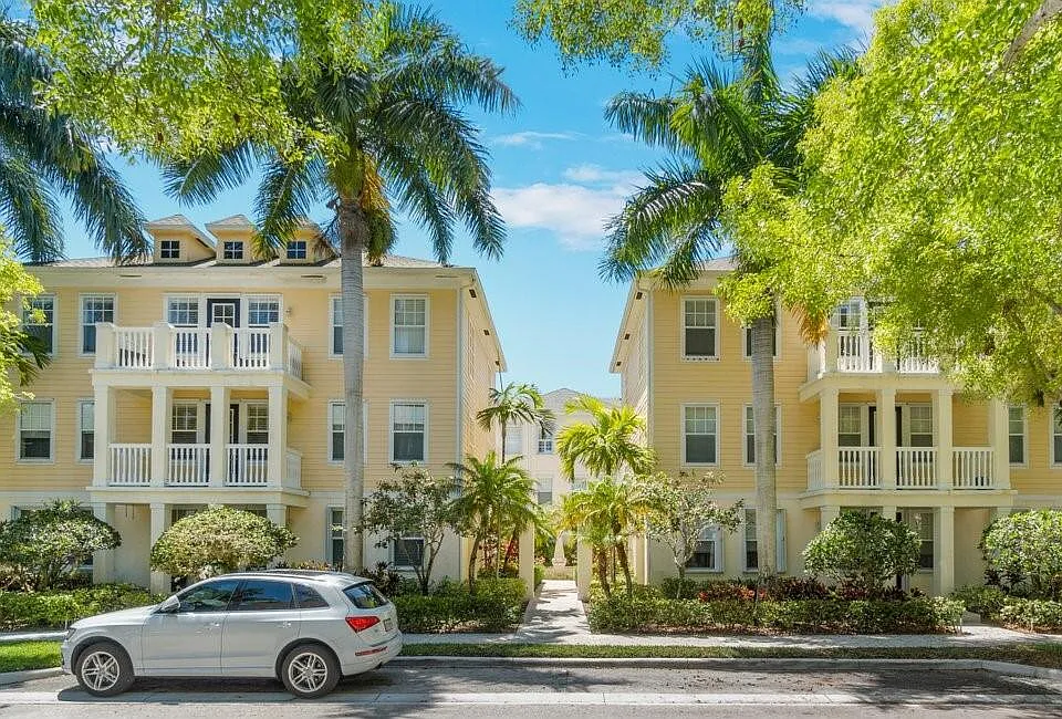 276 Murcia Dr #213