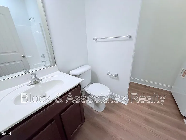 275 Michigan Ave — Photo 13