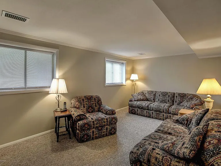 594 Vaughn Ave — Photo 11
