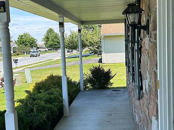 2nd image of 135 Sweetwater Ln