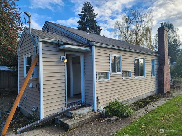 502 N 104th Street, Seattle, WA 98133