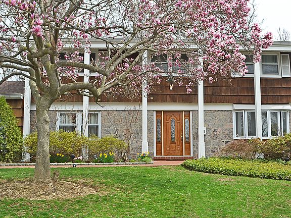2nd image of 4 Douglas Dr