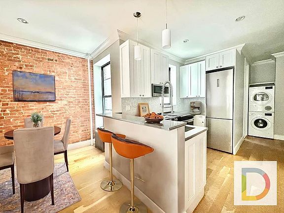2nd image of 323 Lincoln Pl APT 3R