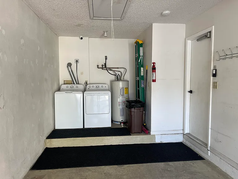 354 SW 28th Ave — Photo 31