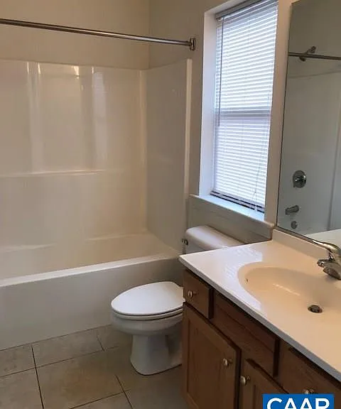 109 Chelsea Dr — Photo 8