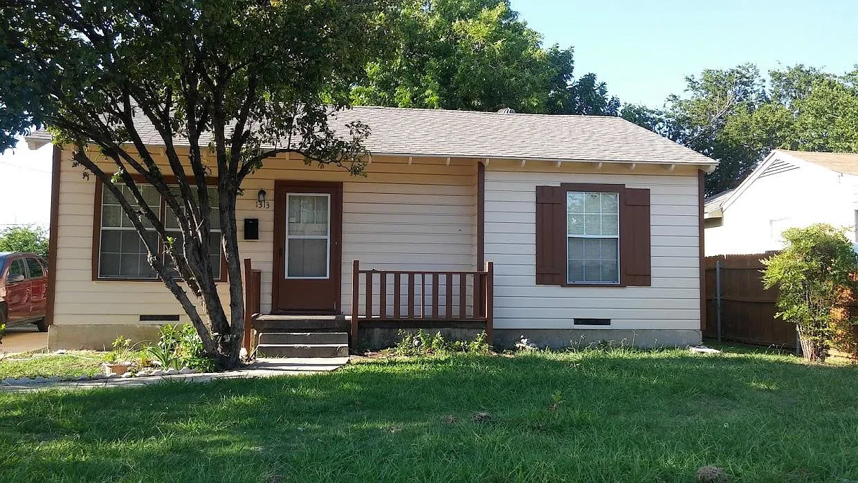1313 Nash St — Photo 1