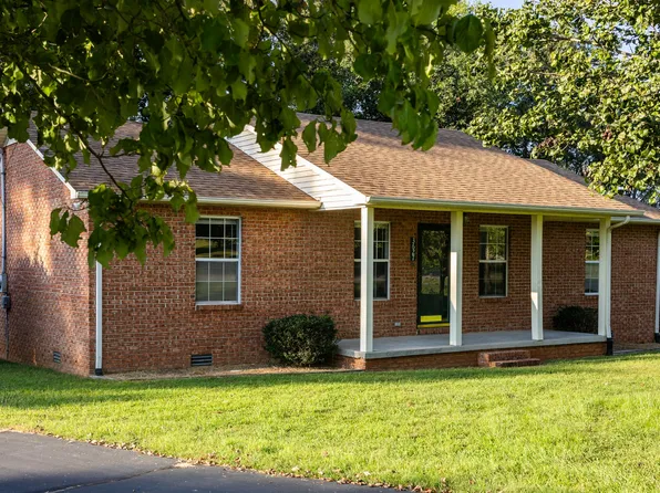 3627 N Riveroaks Dr, Cookeville, TN 38506