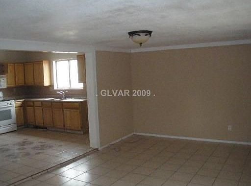 4th image of 4720 Elm Ave