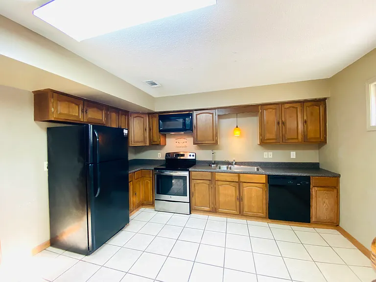 371 Pineview Rd — Photo 5