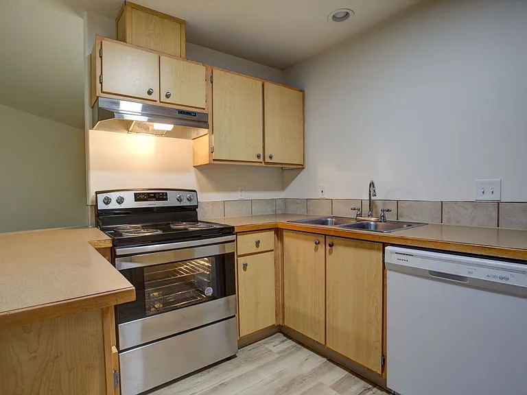 Tamarack Apartments — Photo 40