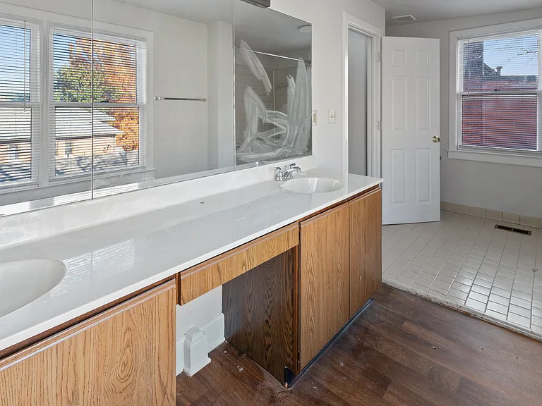 531 W Ormsby Ave #4 — Photo 16