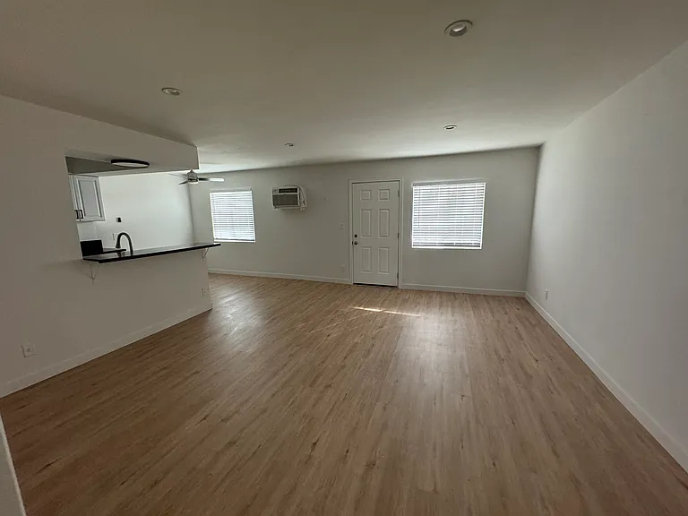 14931 Roscoe Blvd — Photo 12
