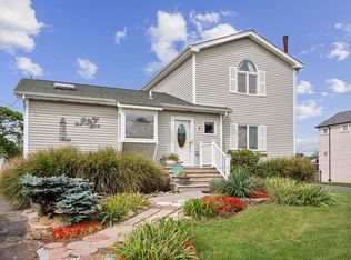 8 Riverdale Ave, Massapequa, NY 11758