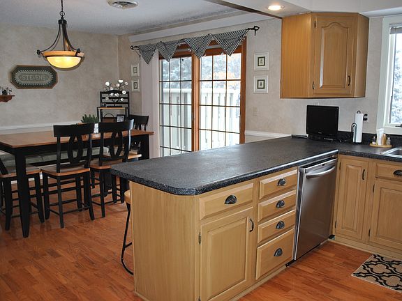5th image of 102 W Thomas Ave