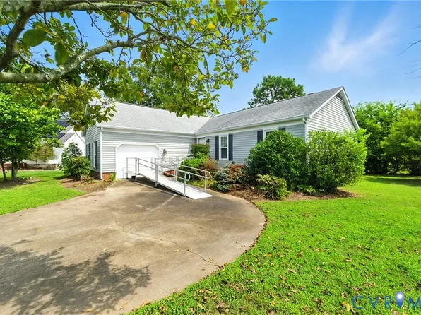 36 Sandpiper Ct, Hampton, VA 23669