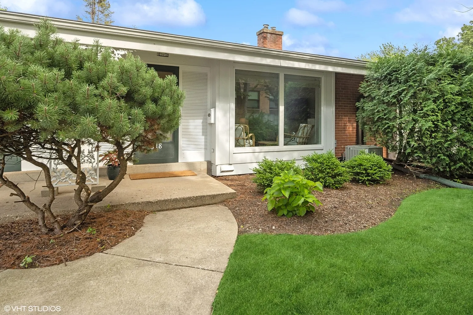 318 Linden Ave photo 1