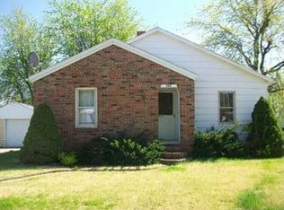 262 E Front St, Nashville, IL 62263