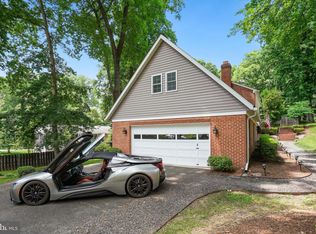 3324 Parkside Ter, Fairfax, VA 22031