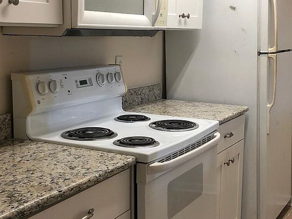 5th image of 208 16th St Unit E