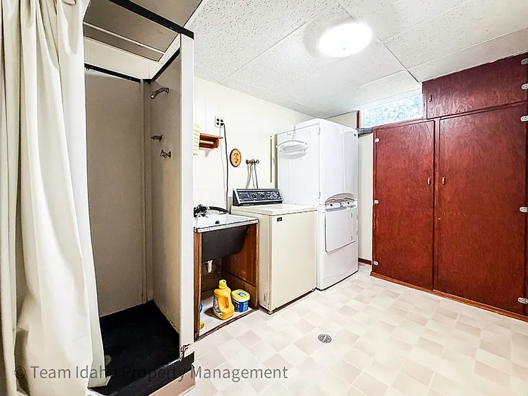 1203 Logan St — Photo 35