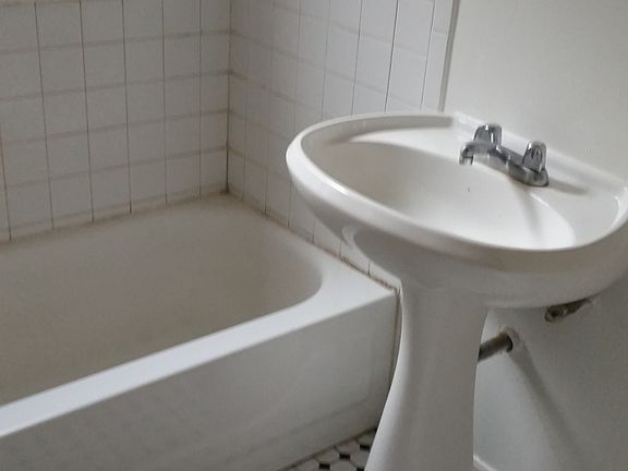 5th image of 1321 W Estes Ave APT 32