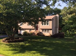 77 Mountain Cir N, West Milford, NJ 07480