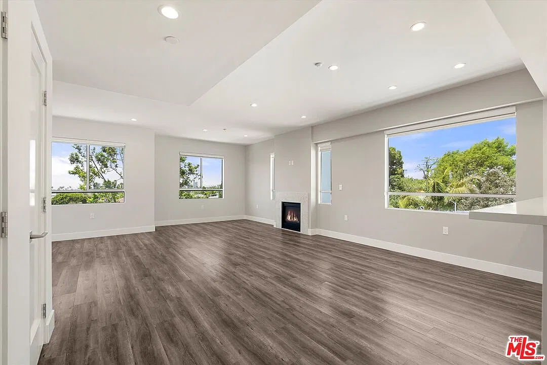 3 bed, 3.0 bath, 1750 sqft, $5,999 — Photo 3