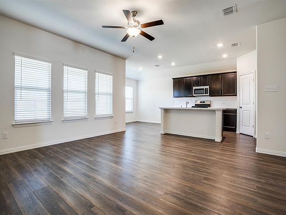 3rd image of 910 Torrey Ave