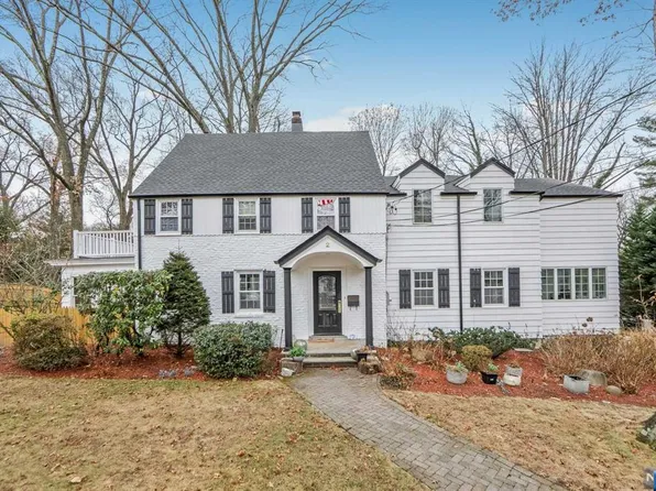 2 Howard Park Dr, Tenafly, NJ 07670