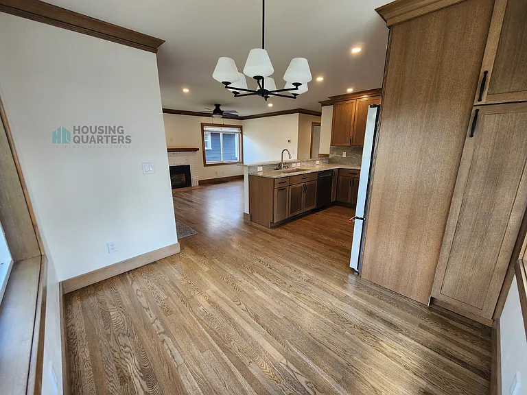 107 W Waverly Pl — Photo 6