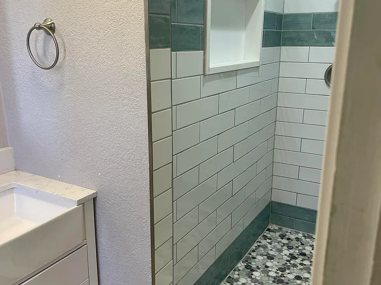 252 Trinity Pl — Photo 3