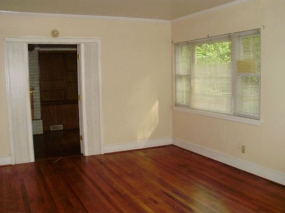 4th image of 5509 Lantana Ave