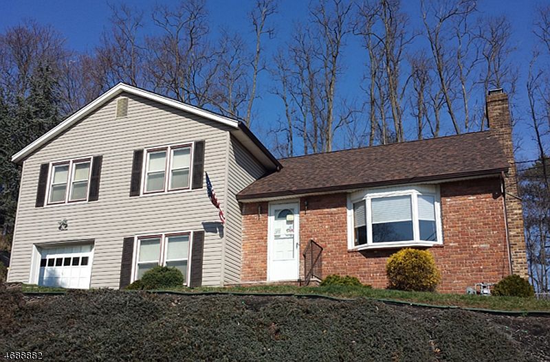2nd image of 11 Viewmont Ter
