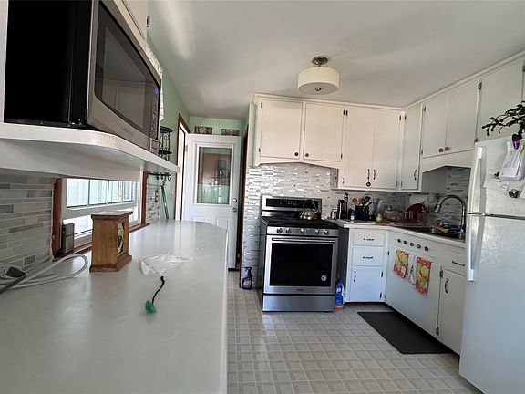 3rd image of 3233 W 23rd St